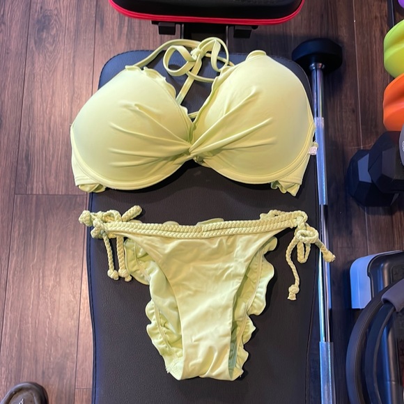 La Vie En Rose bikini super cute! Top Large, bottoms XS - Picture 1 of 5